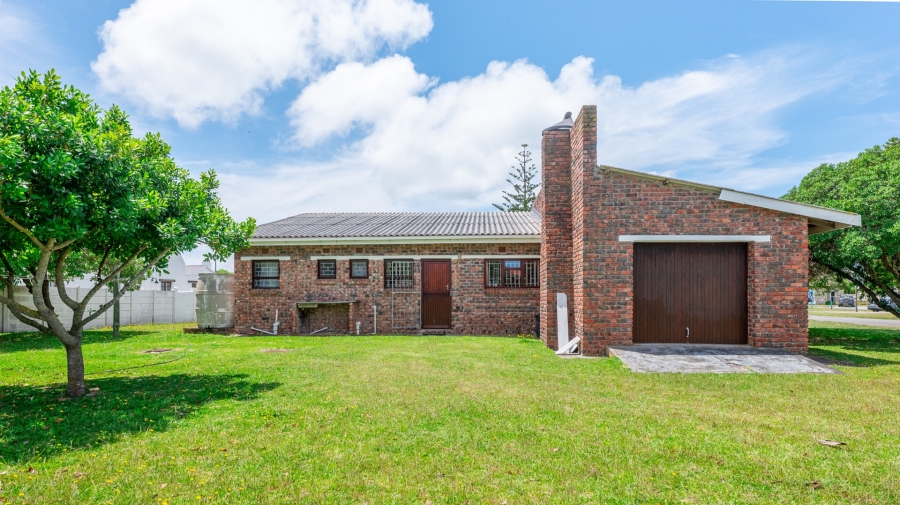 4 Bedroom Property for Sale in Struisbaai Western Cape